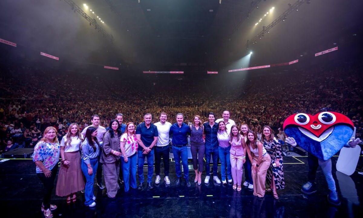 Festejan en Monterrey a las mamás en su día