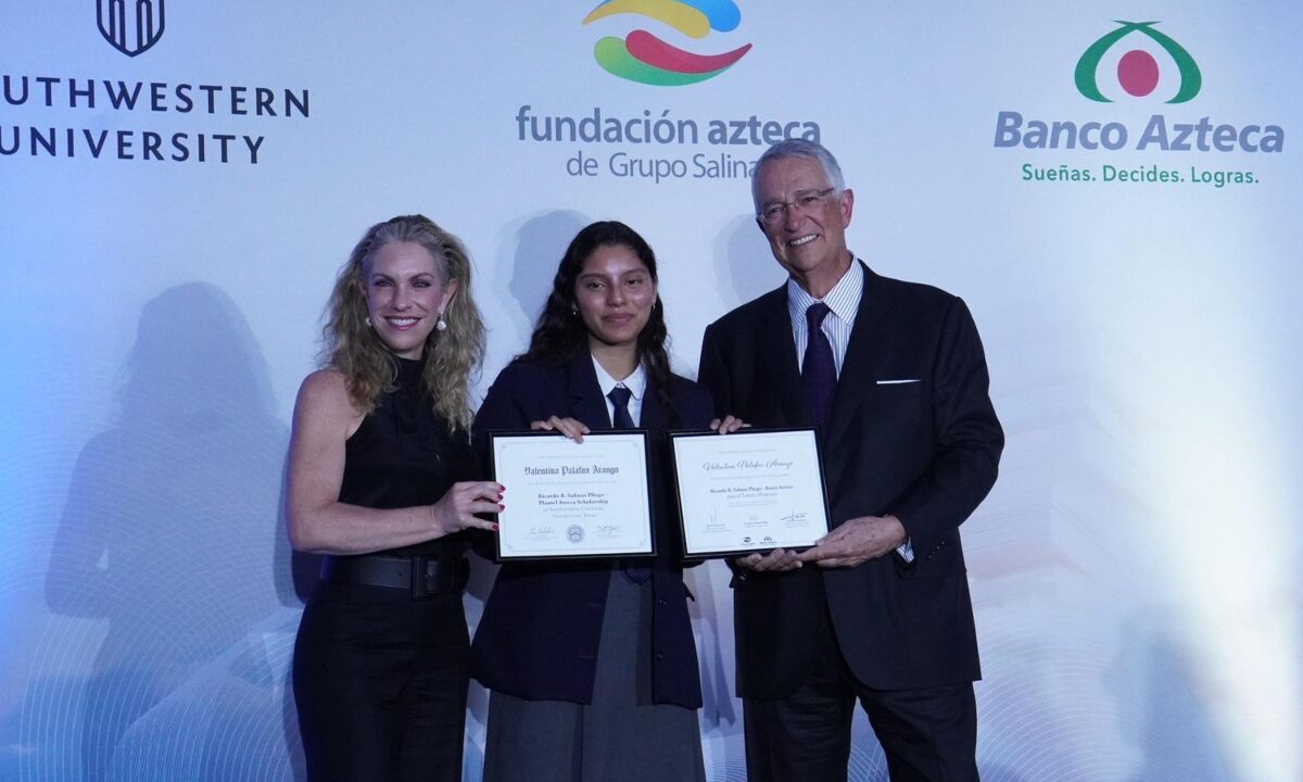 Fundación Azteca otorgó becas por la excelencia académica