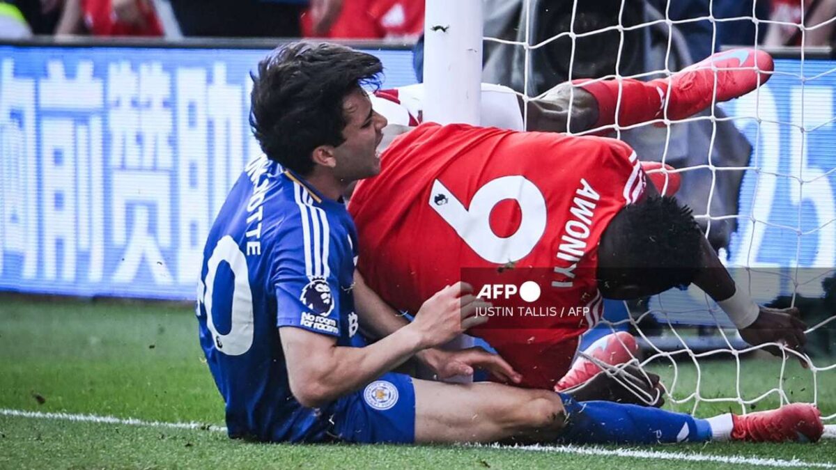 El futbolista de Nottingham Forest, Taiwo Awoniyi, fue inducido al coma tras una cirugía de emergencia.