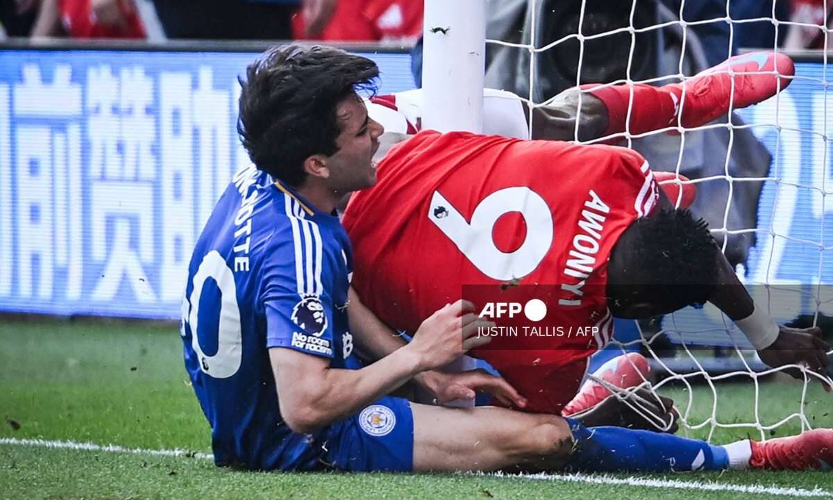 El futbolista de Nottingham Forest, Taiwo Awoniyi, fue inducido al coma tras una cirugía de emergencia.