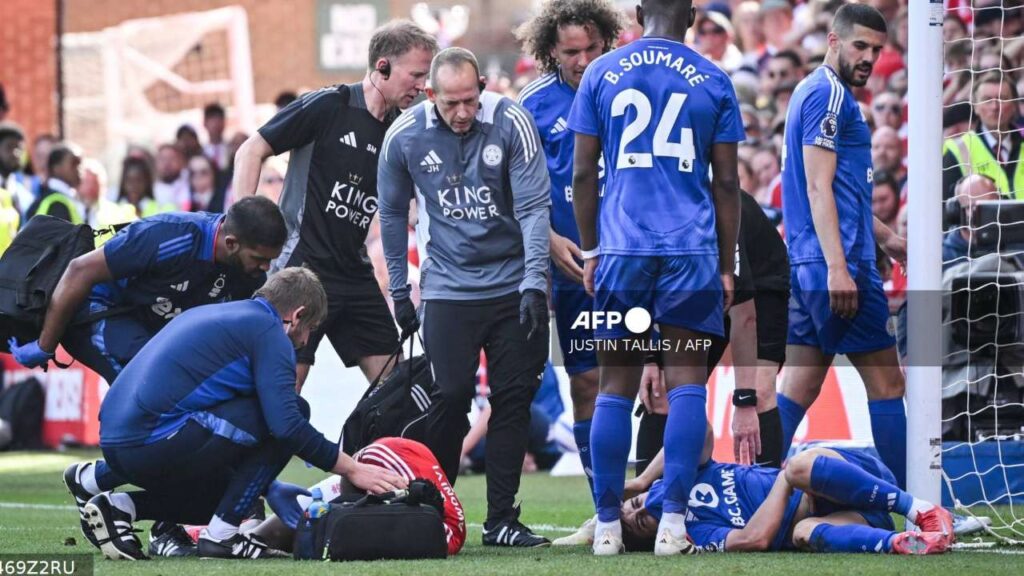 El delantero nigeriano, Taiwo Awoniyi, sufrió una lesión abdominal.