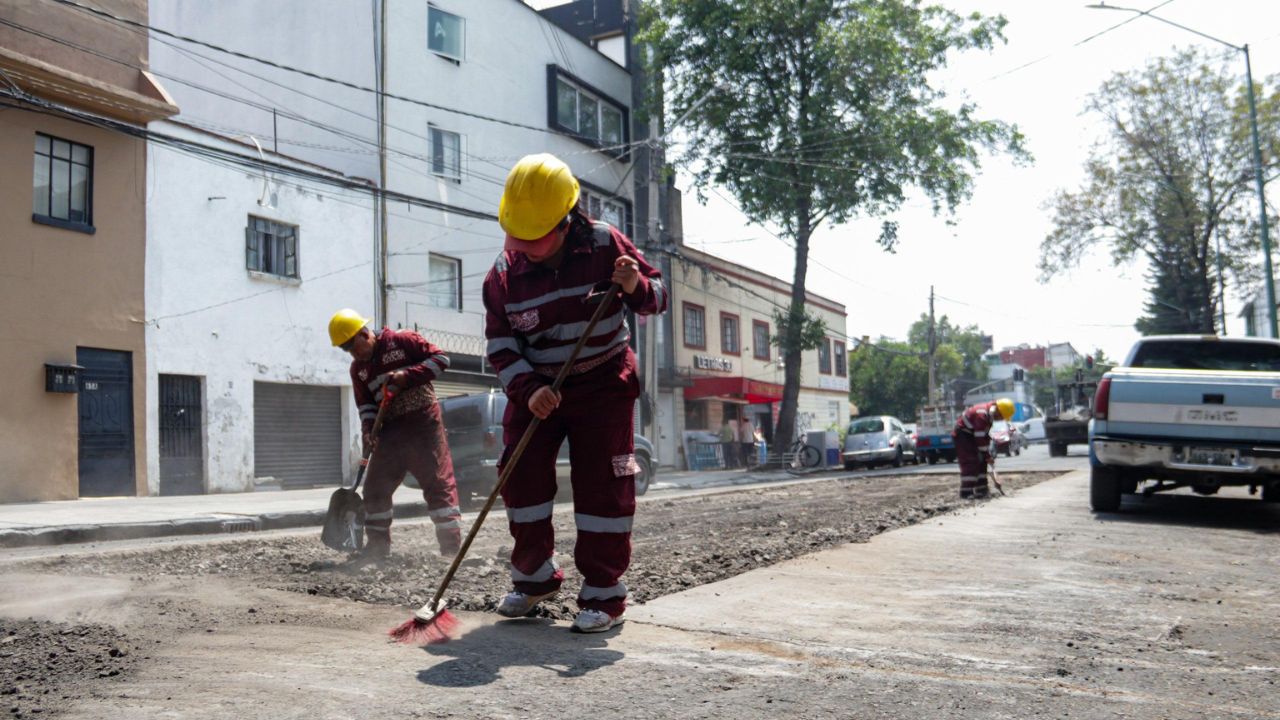 El titular de Sobse, Raúl Basulto Luviano, informó que han atendido 154 mil 465 de los baches pendientes en vialidades primarias de la CDMX.