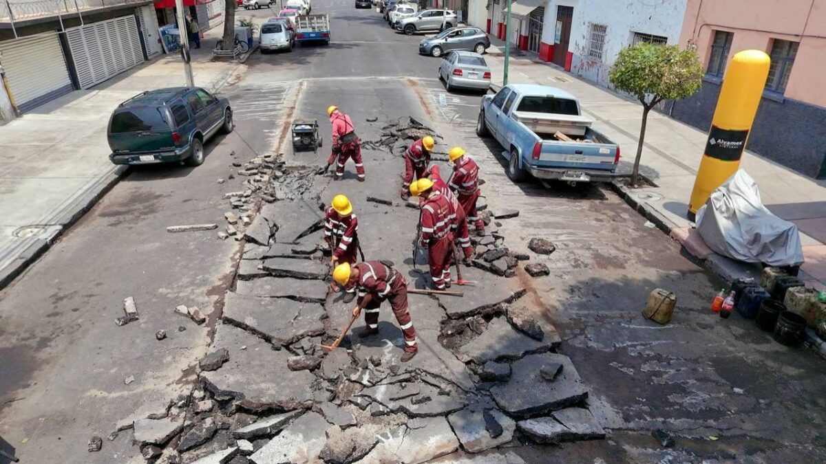 El titular de Sobse, Raúl Basulto Luviano, informó que han atendido 154 mil 465 de los baches pendientes en vialidades primarias de la CDMX.