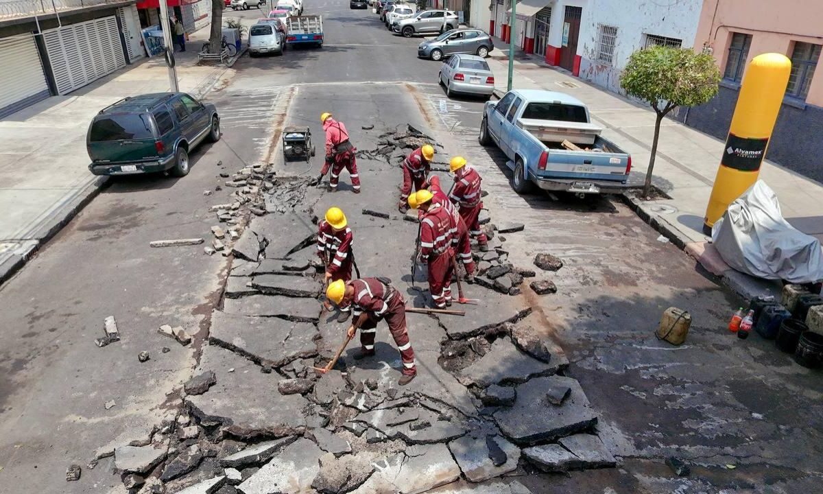 El titular de Sobse, Raúl Basulto Luviano, informó que han atendido 154 mil 465 de los baches pendientes en vialidades primarias de la CDMX.