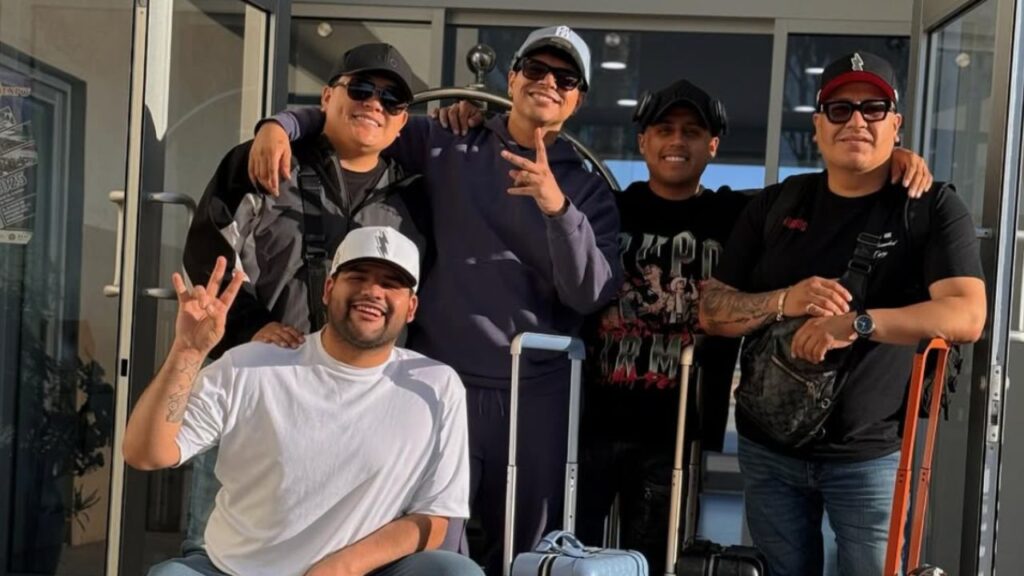 Grupo Firme cancela concierto en EU por revisión de sus visas. Noticias en tiempo real