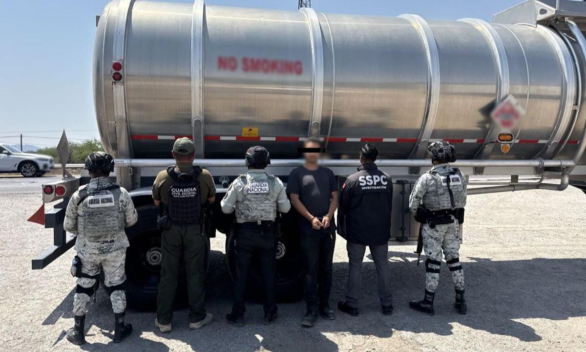 Elementos de la Guardia Nacional aseguraron 67 mil litros de huachicol en San Luis Potosí y millón 500 mil litros de hidrocarburo en Tabasco.