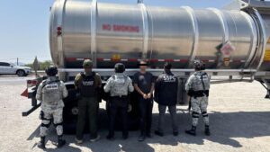 Elementos de la Guardia Nacional aseguraron 67 mil litros de huachicol en San Luis Potosí y millón 500 mil litros de hidrocarburo en Tabasco.