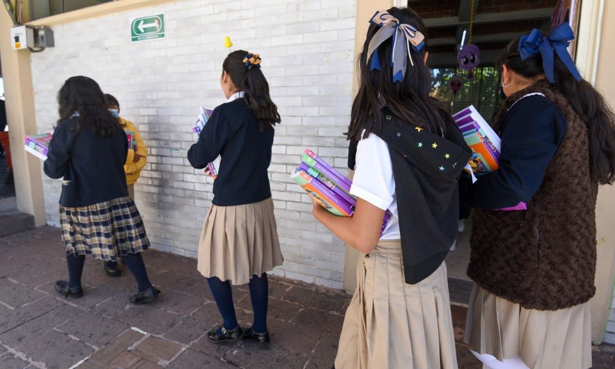 Descubre si las escuelas de educación básica suspenderán clases este viernes 30 de mayo, según lo que indica el calendario de la SEP.