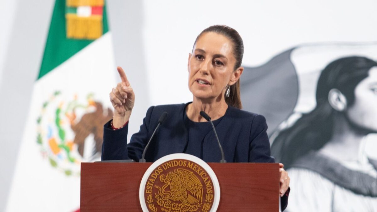 La presidenta Claudia Sheinbaum calificó la reforma que la nación vecina busca aprobar como muy injusta contra los migrantes. 