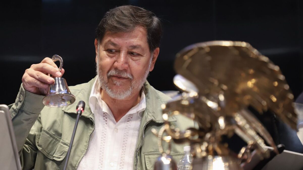 Los 12 diputados del PAN le recordaron a su mamá a Noroña