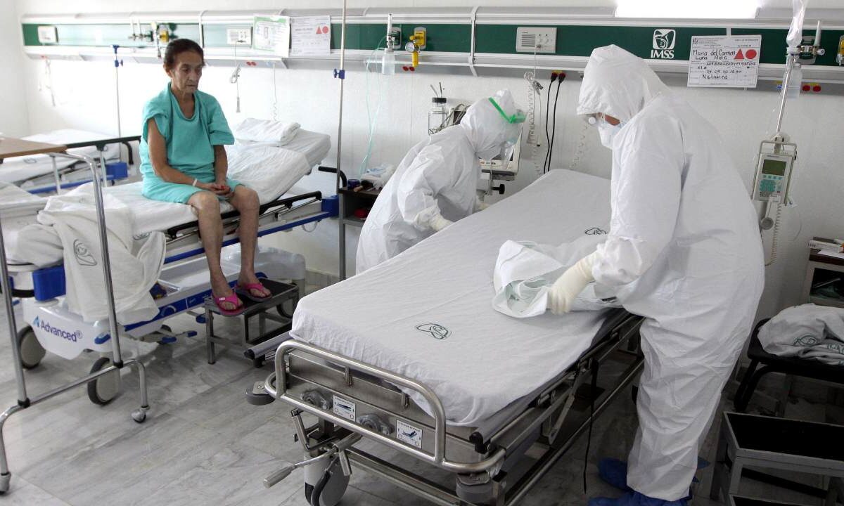 El IMSS alista acciones preventivas por el paso de la tormenta tropical 'Alvin' por costas mexicanas.