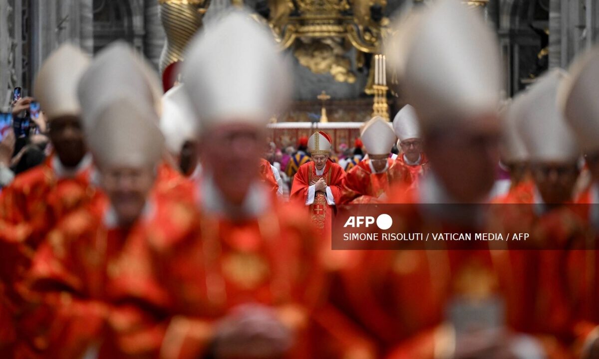 Inicia el cónclave para elegir al nuevo Papa en el Vaticano