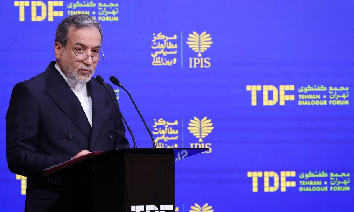 Irán seguirá enriqueciendo uranio "con o sin acuerdo" con las potencias mundiales, declaró el domingo el ministro de Relaciones Exteriores iraní, en medio de las negociaciones sobre su programa nuclear.