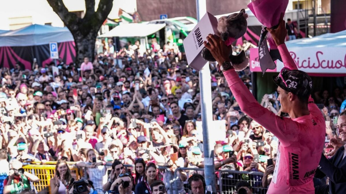 Aunque Isaac Del Toro está cerca de ganar el Giro de Italia y de que mantiene el liderato, él prefiere mantenerse en calma.