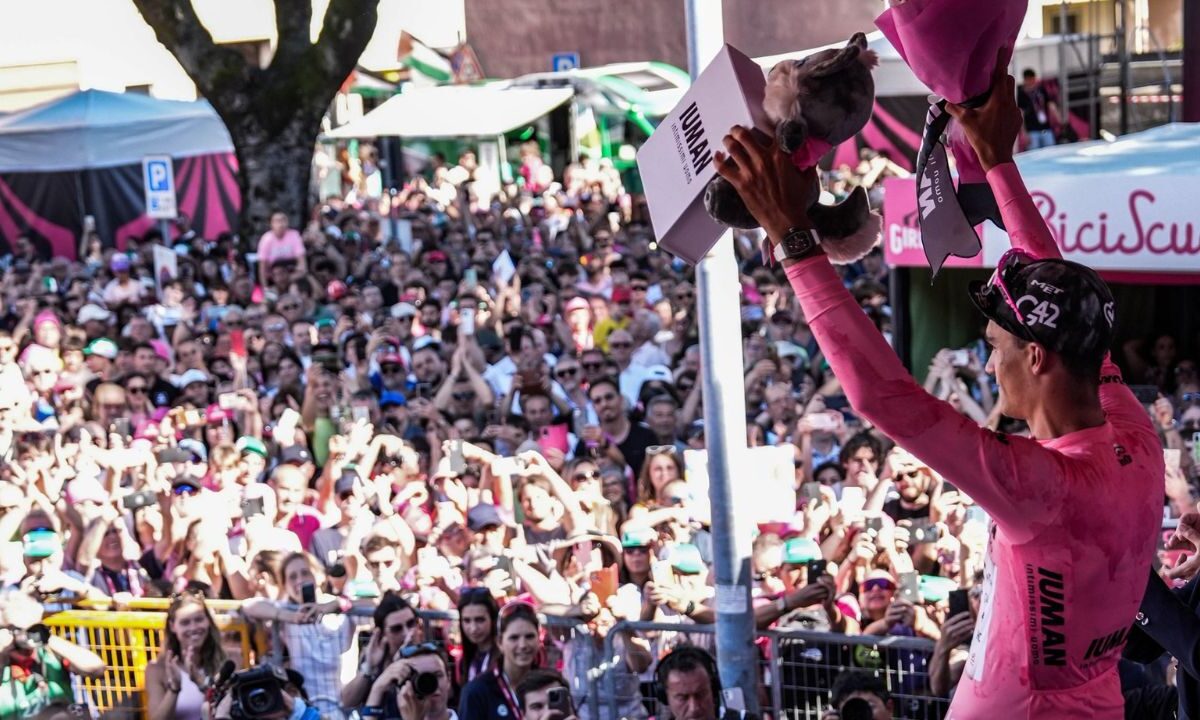 Aunque Isaac Del Toro está cerca de ganar el Giro de Italia y de que mantiene el liderato, él prefiere mantenerse en calma.