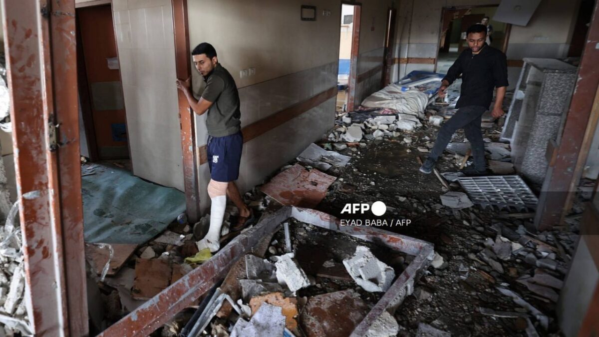 Israel bombardea hospital en Gaza y reportan la muerte de un periodista