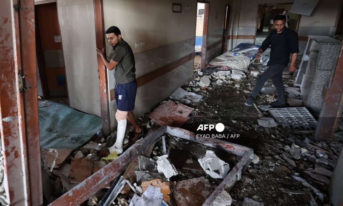Israel bombardea hospital en Gaza y reportan la muerte de un periodista