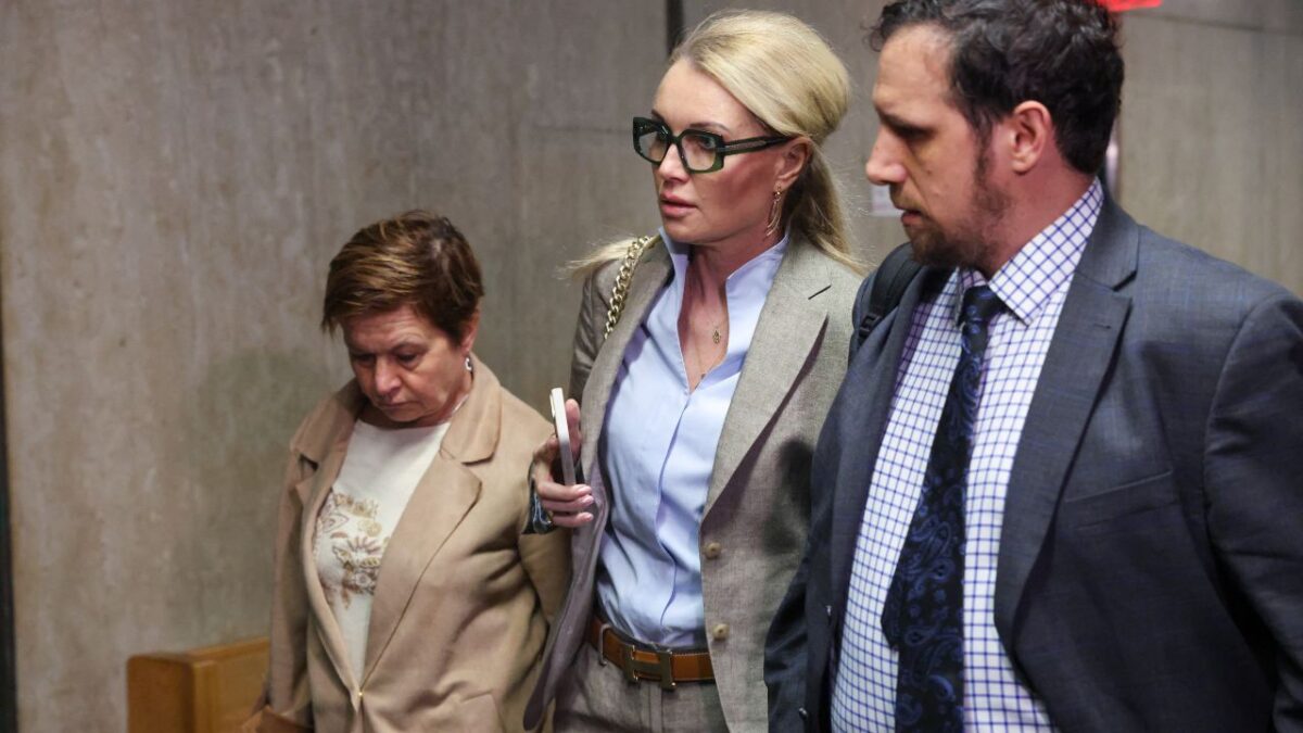 La modelo polaca Kaja Sokola testificó ayer por primera vez contra el exmagnate del cine Harvey Weinstein en el juicio.