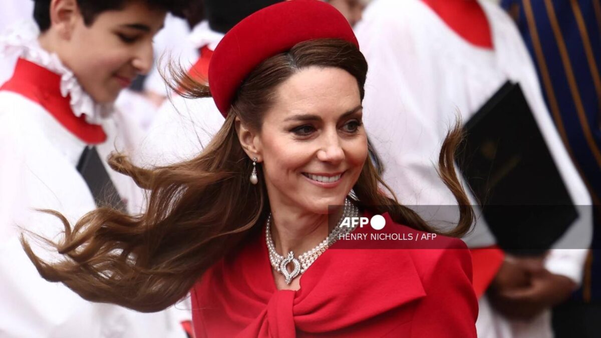La estatua de la princesa Kate está al lado de la de su esposo, así como las del rey Carlos III y de la reina Camila.