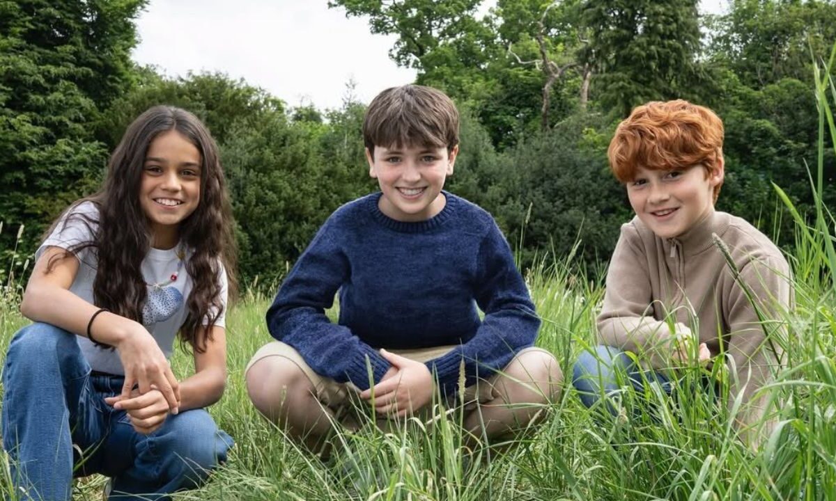 La serie de Harry Potter se realiza entre polémicas, primero que nada porque los fans se han ofendido por los comentarios de la autora de los libros J.K. Rowling, quien no considera que las personas transexuales, deberían ser tratadas como del sexo opuesto.