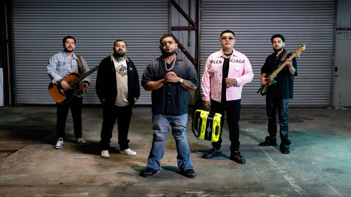 En las últimas semanas la palabra corrido ha sido asociado a temas de narcotráfico, pues algunos de sus exponentes han hecho apología a grupos delictivos de nuestro país. Aunque existe esta corriente musical, Legado 7 menciona que no todo es dedicado a cédulas delictivas.