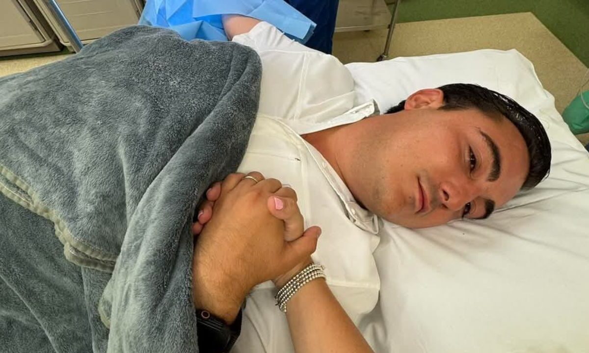 Un ejemplar de león rescatado causó una herida al alcalde de García en Nuevo León que requirió 12 puntadas, mientras lo alimentaba.