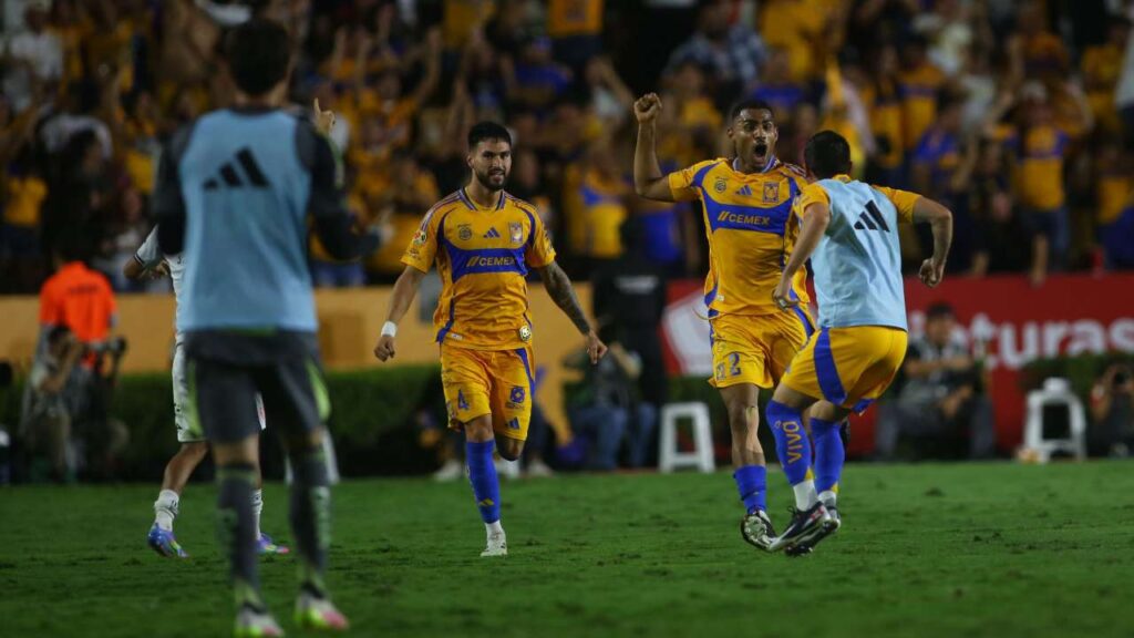 Los Tigres dejaron en cuartos de final a Necaxa, luego de un partidazo que se definió por la decisión arbitral.