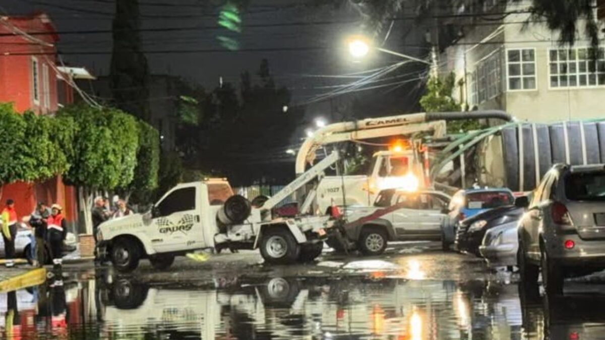 Fuertes lluvias 'pegan' a los vecinos de Iztacalco