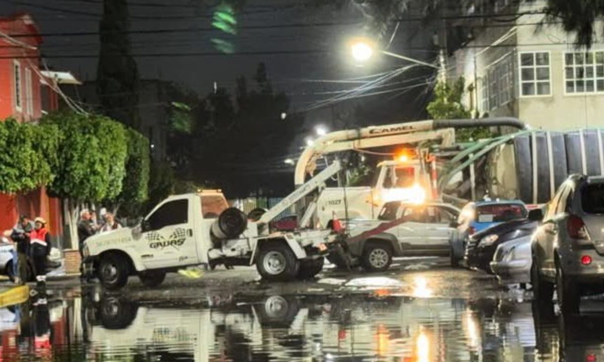 Fuertes lluvias 'pegan' a los vecinos de Iztacalco