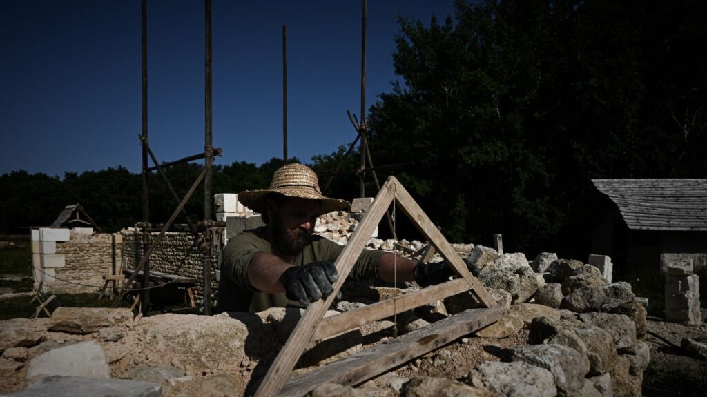 XI es el siglo que recrean estos constructores en el taller medieval