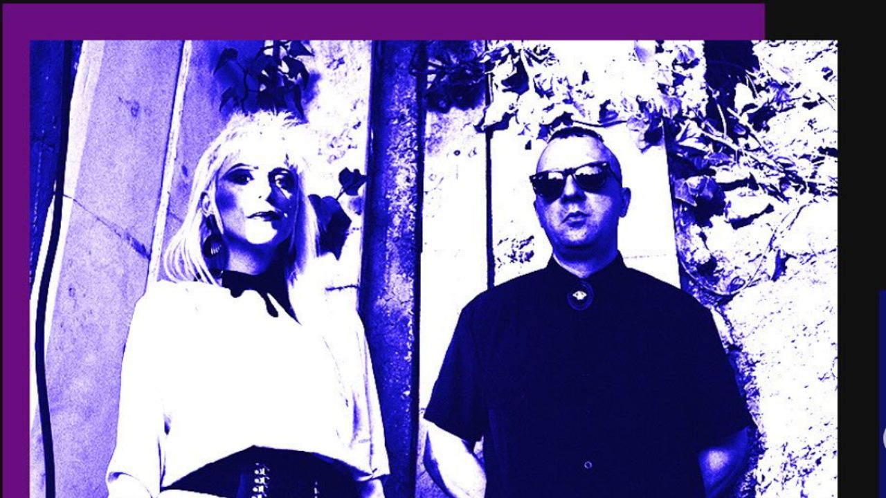 La dupla griega más emblemática del darkwave contemporáneo, Selofan, vuelve a la CDMX para hacer bailar en la oscuridad a sus seguidores.