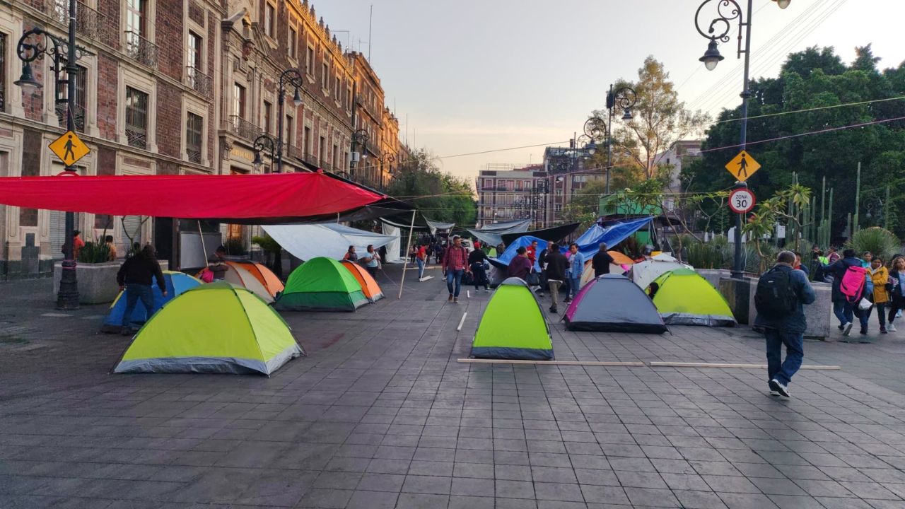 CNTE mantiene plantón en el Zócalo capitalino