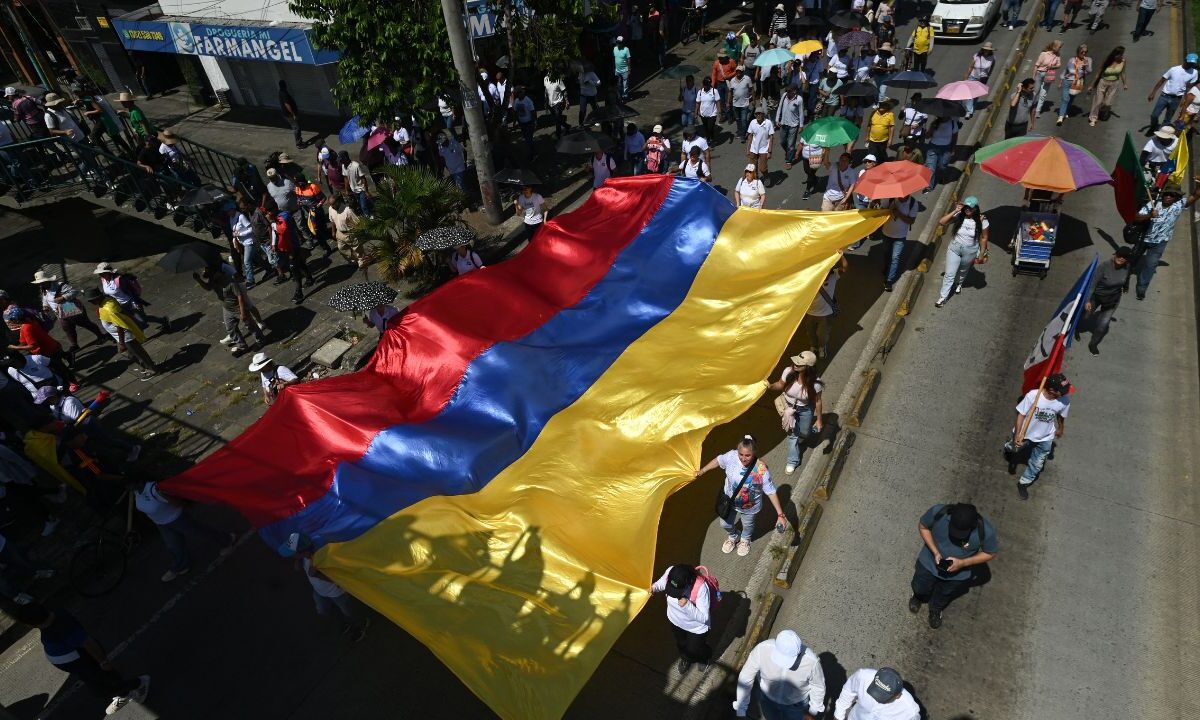 Miles de personas marchan este miércoles en Colombia en protestas contra el Congreso convocadas por el presidente izquierdista Gustavo Petro.