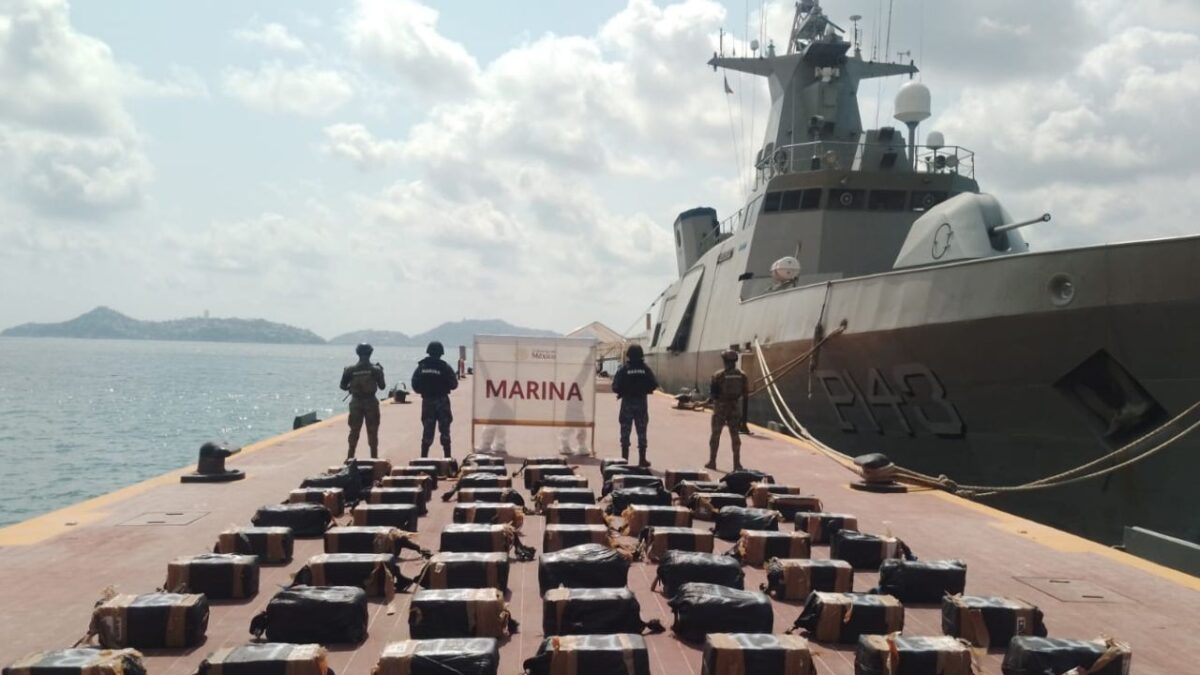 Marina asegura 1.3 toneladas de cocaína en aguas de Guerrero