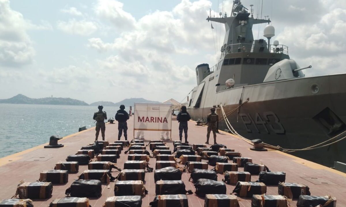 Marina asegura 1.3 toneladas de cocaína en aguas de Guerrero