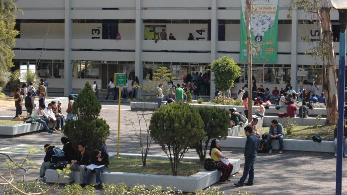 La directora de la FES Aragón reconoció que más de 17 mil alumnos que egresaron no se han titulado.