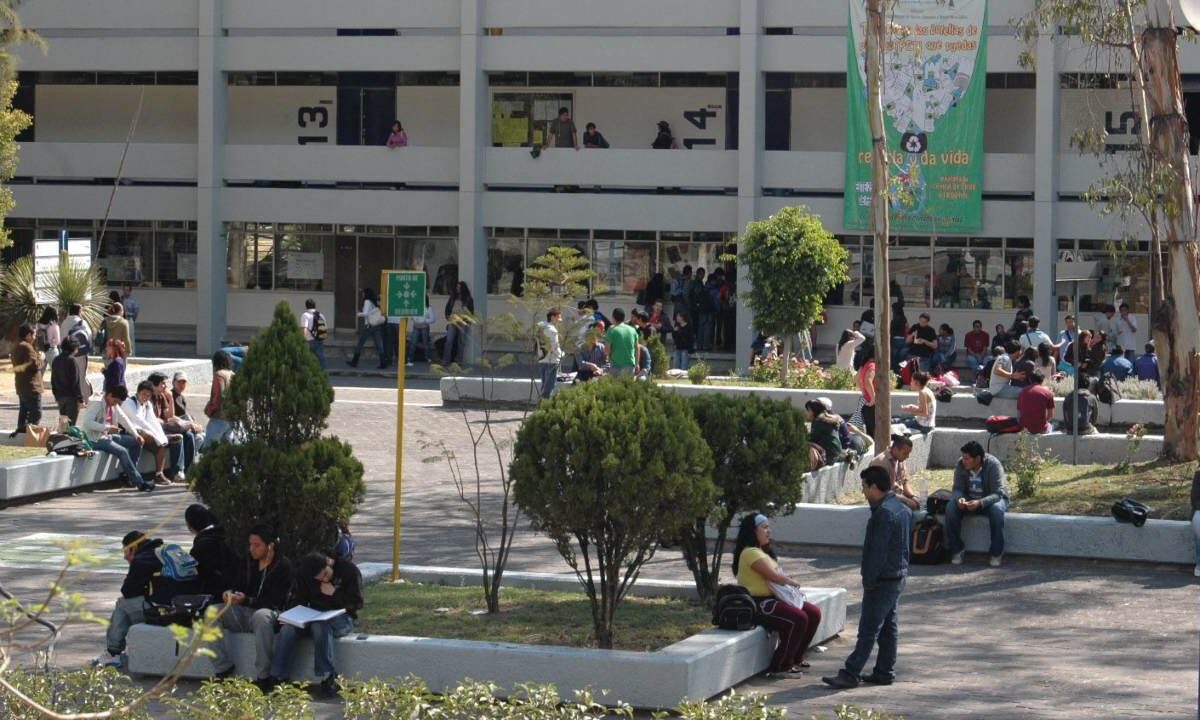 La directora de la FES Aragón reconoció que más de 17 mil alumnos que egresaron no se han titulado.