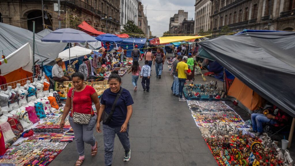 Mega plantón de la CNTE se desborda en Centro Histórico. Noticias en tiempo real