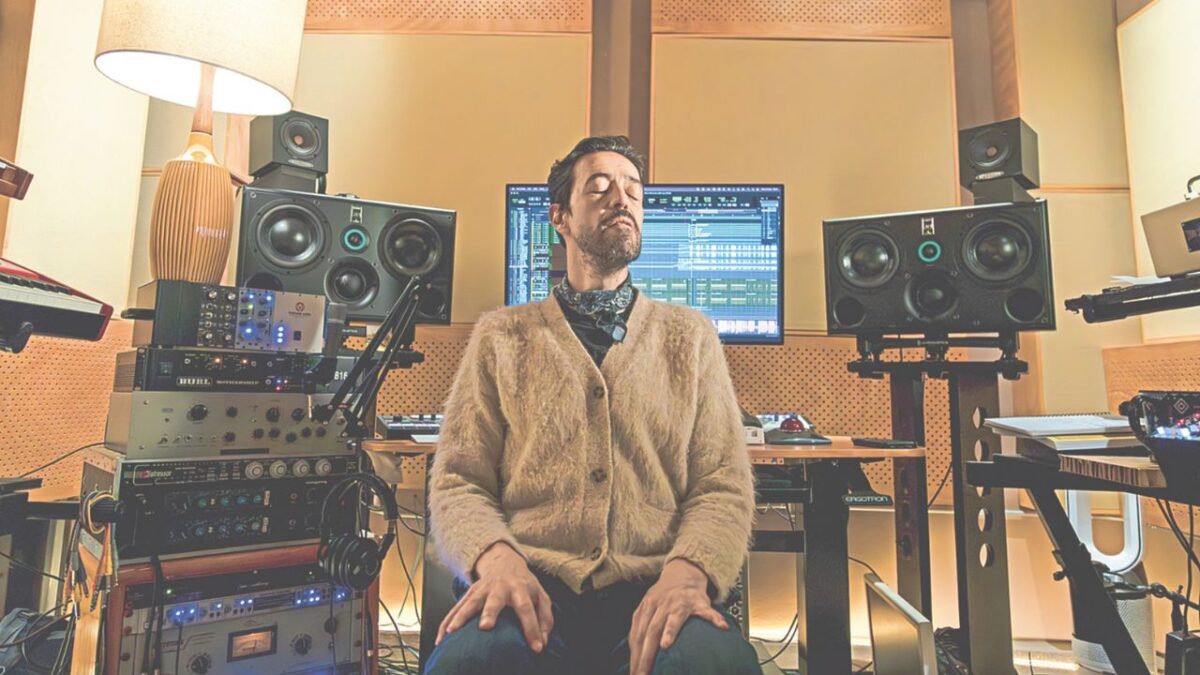 A lo largo de 36 años de carrera musical, Meme del Real ha destacado profesionalmente como músico, productor, cantante, pero ahora enfrenta el reto de hacerlo como solista.