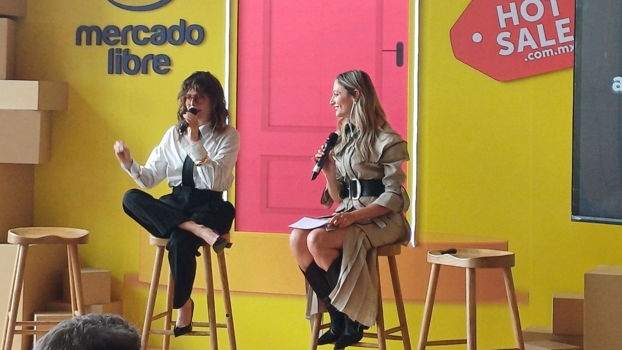 Karla Souza en conferencia con Mercado Libre