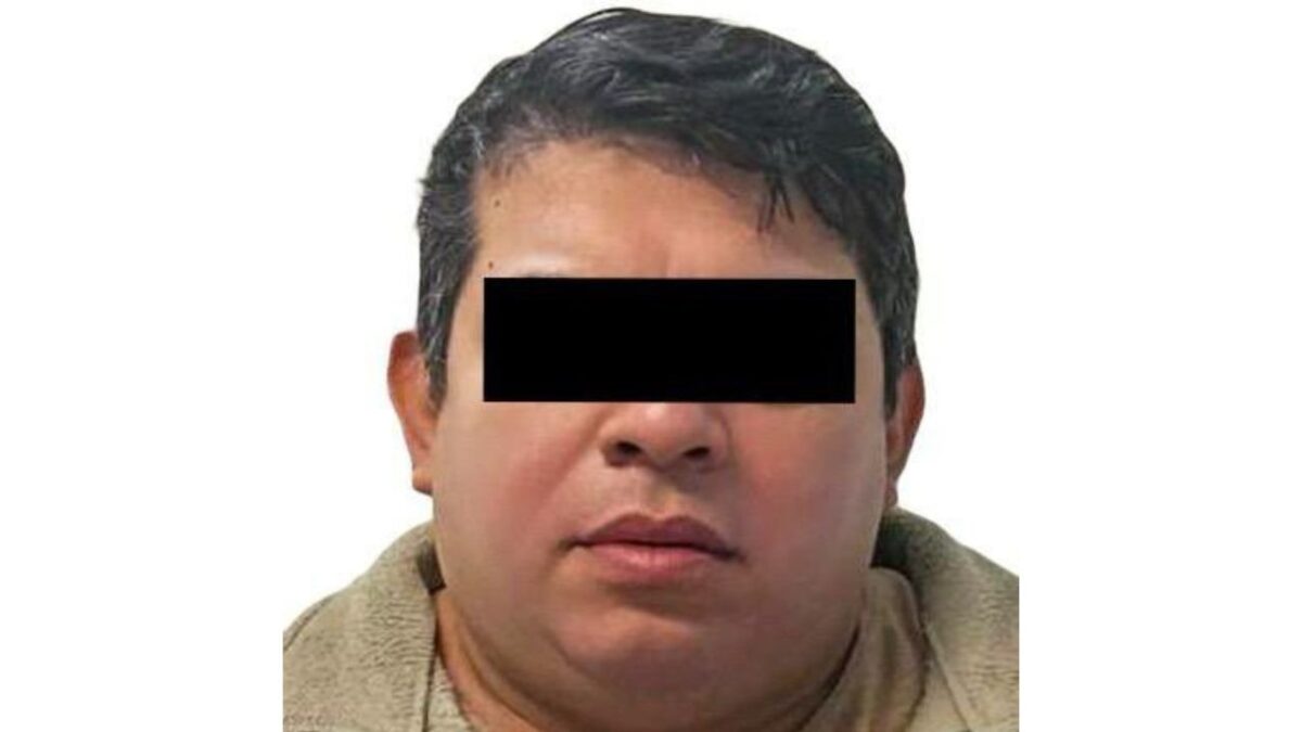 En abril de 2014, Juan “R”, apuñaló a la madre de su hijo provocando su muerte. En tanto, el gobierno de México concedió la extradición a los Estados Unidos.