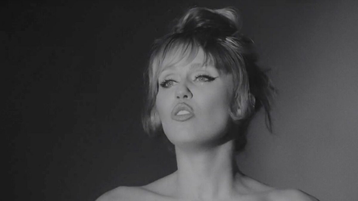 La ícono global del pop, Miley Cyrus lanzó hoy su nuevo sencillo “More to Lose”, que formará parte de su nuevo disco, "Something Beautiful".