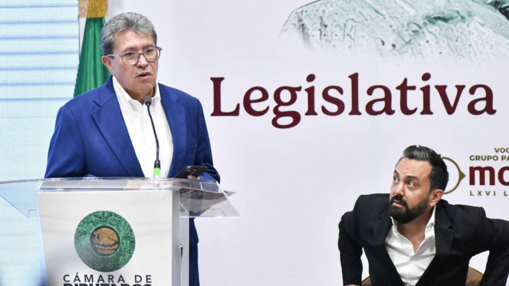 Ricardo Monreal, coordinador de Morena en la Cámara de Diputados, respaldó al vocero de la bancada, el legislador Arturo Ávila.