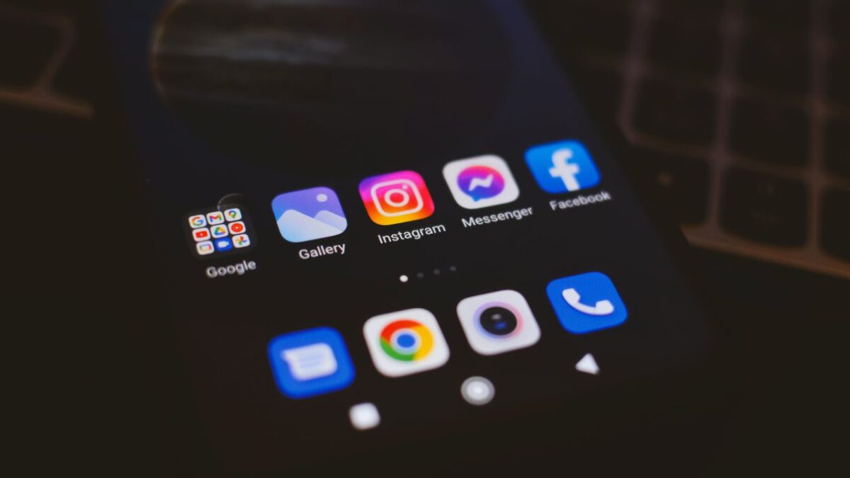 Legisladores de Morena consideran que niños y adolescentes deben tener las mismas oportunidades de desarrollo en el uso de Internet.