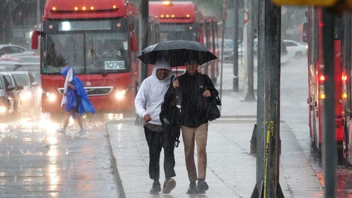 Autoridades de Protección Civil de la CDMX activaron las alertas naranja y amarilla por lluvia y caída de granizo en varias alcaldías.