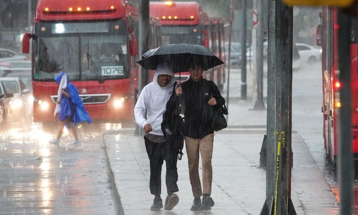Autoridades de Protección Civil de la CDMX activaron las alertas naranja y amarilla por lluvia y caída de granizo en varias alcaldías.