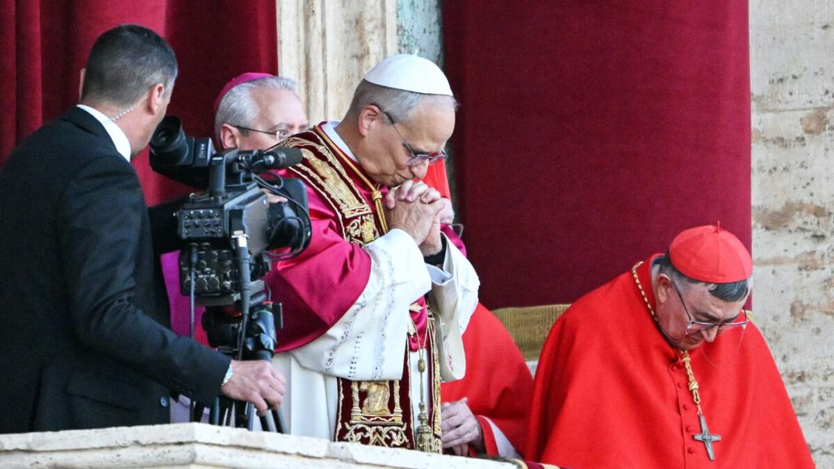 El papa León XIV llamó este domingo al mundo a evitar el "dramático escenario" de una tercera guerra mundial e hizo llamados a la paz en Ucrania y Gaza en la misma línea de su antecesor Francisco.