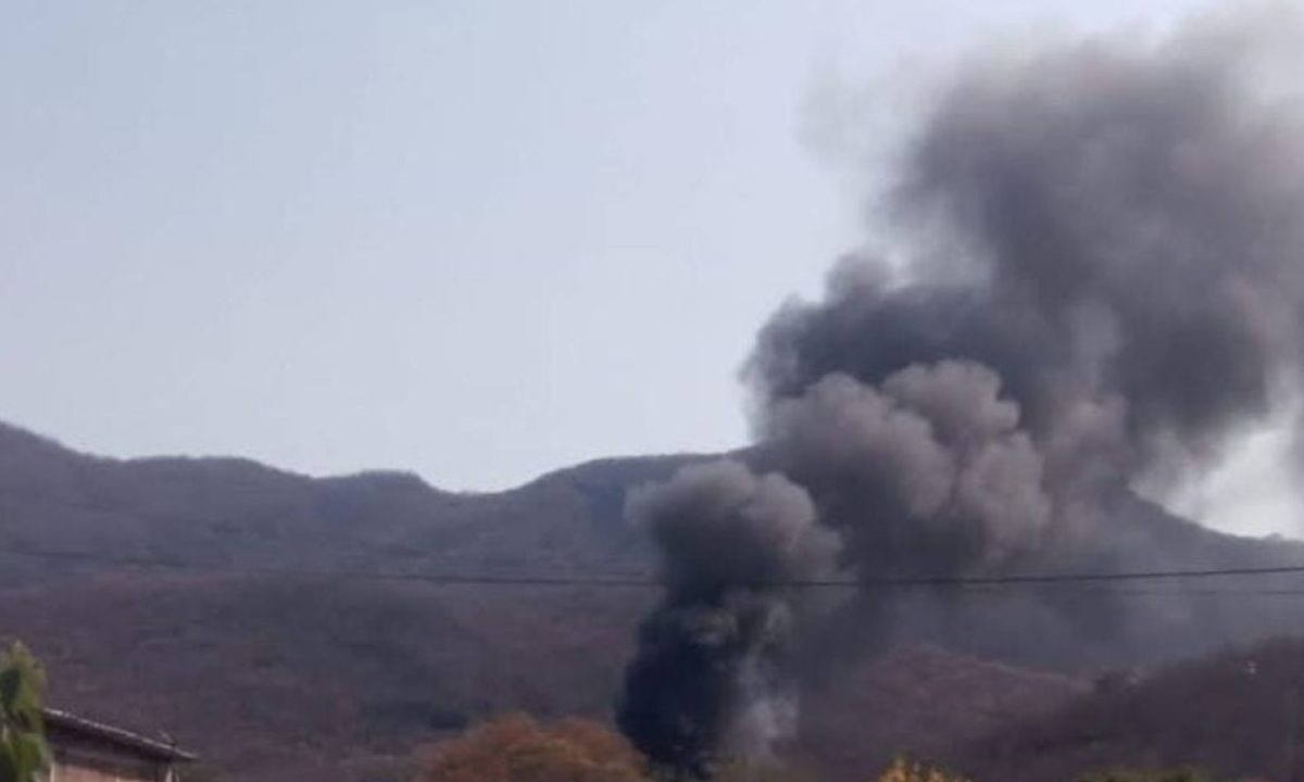 En operativo del Ejército Mexicano en la localidad de El Terrero, en Apatzingán, Michoacán desató una serie de bloqueos y la quema de vehículos en distintos puntos de la Tierra Caliente.