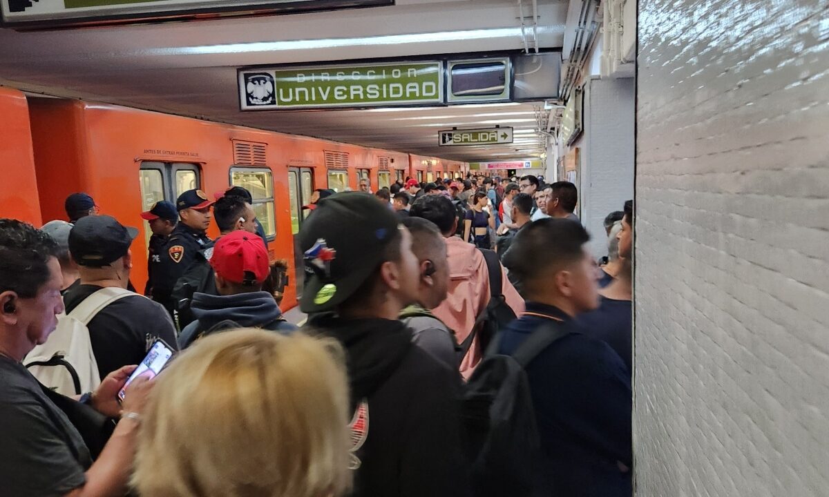 Caos en el metro, los tiempos de espera reportados por usuarios llegan hasta 15 min