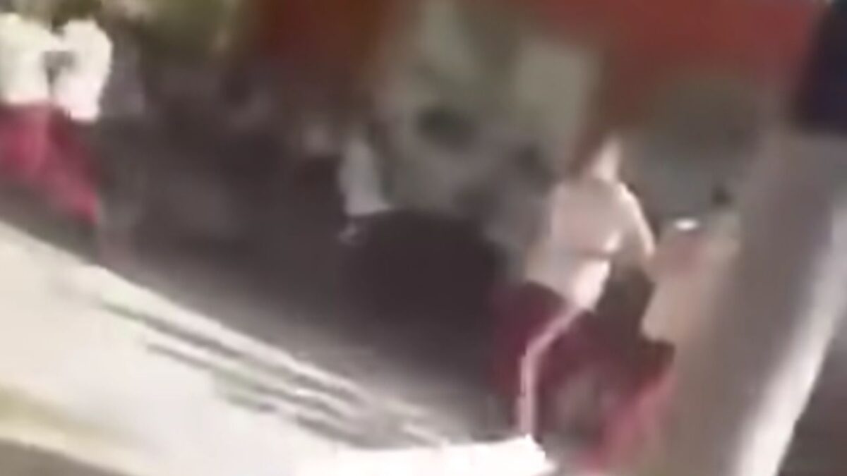 Alumnos de secundaria de Culiacán, Sinaloa, entraron en pánico ante tiroteos que se escuchaban en las cercanías del plantel.